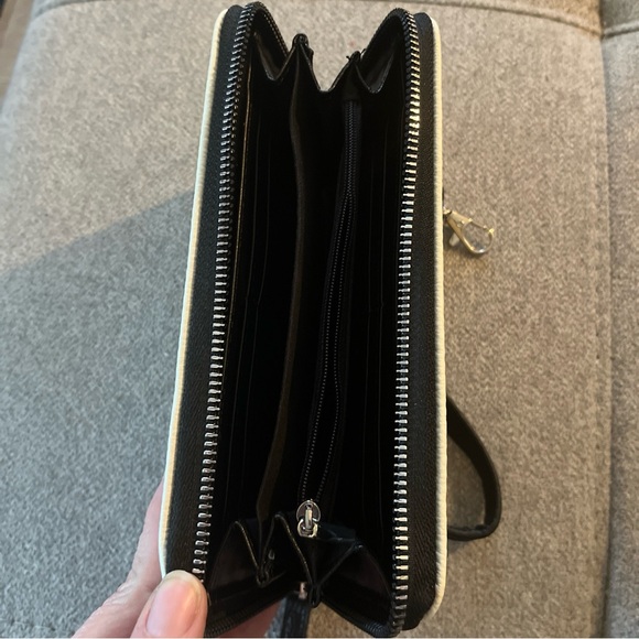 2024 Aldi Disney Mickey & Minnie Mouse Cream Black Wallet Wristlet - NWOT - Picture 4 of 4